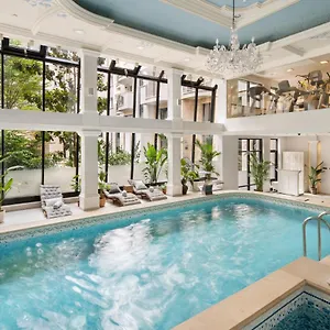 Queen's Court & Hotel Budapest